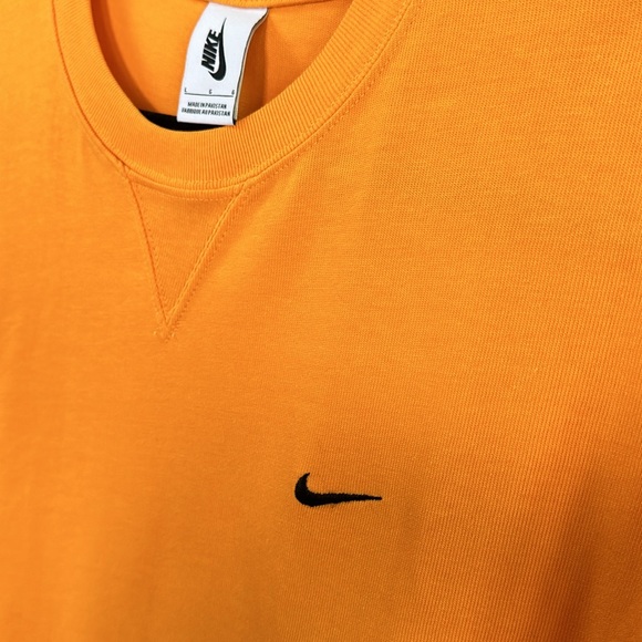 Kim Jones × Nike size Large
Nike x Kim Jones Short-Sleeve Tee 'Tangerine Orange' - Picture 5 of 7
